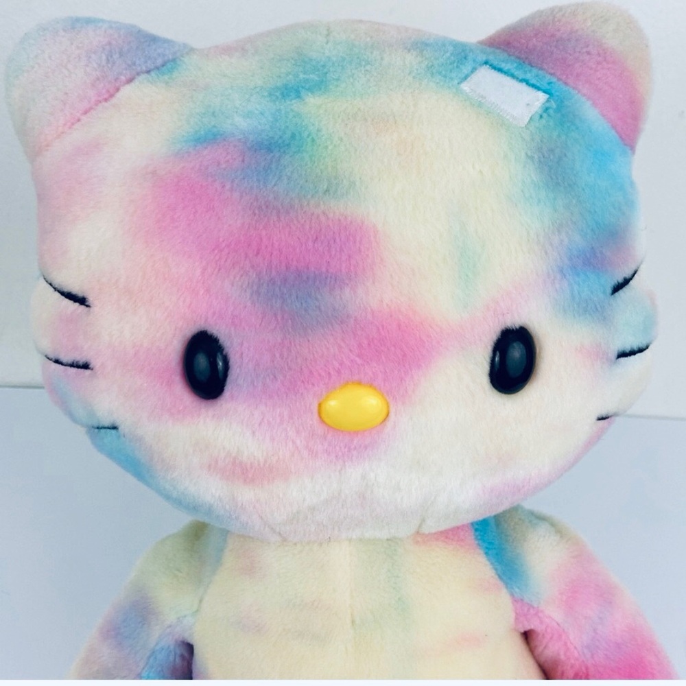 ❣️ BUILD A BEAR ❣️ EXTREMELY RARE LIMITED EDITION HELLO KITTY TIE DYE PLUSH .